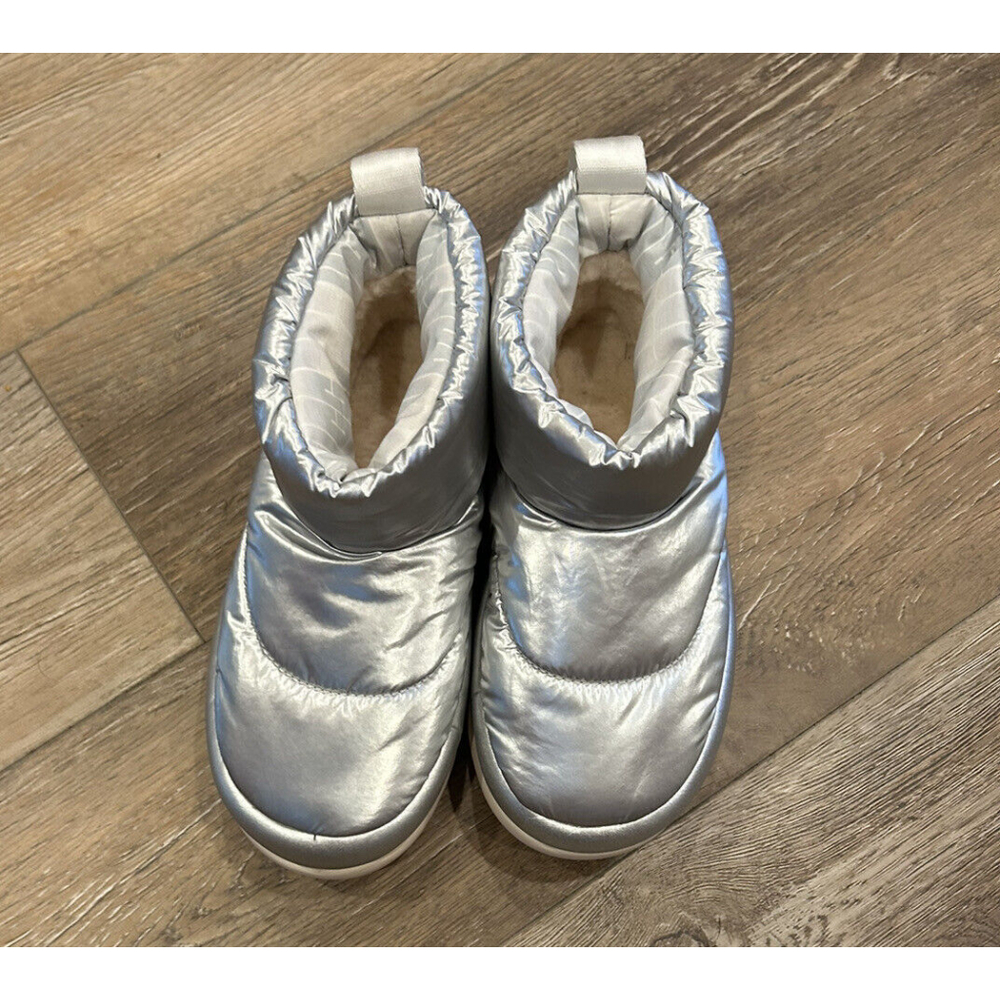 UGG CLASSIC MAXI MINI METALLIC SILVER SHEARLING WOMEN'S BOOTS SIze 5 - Picture 2 of 4